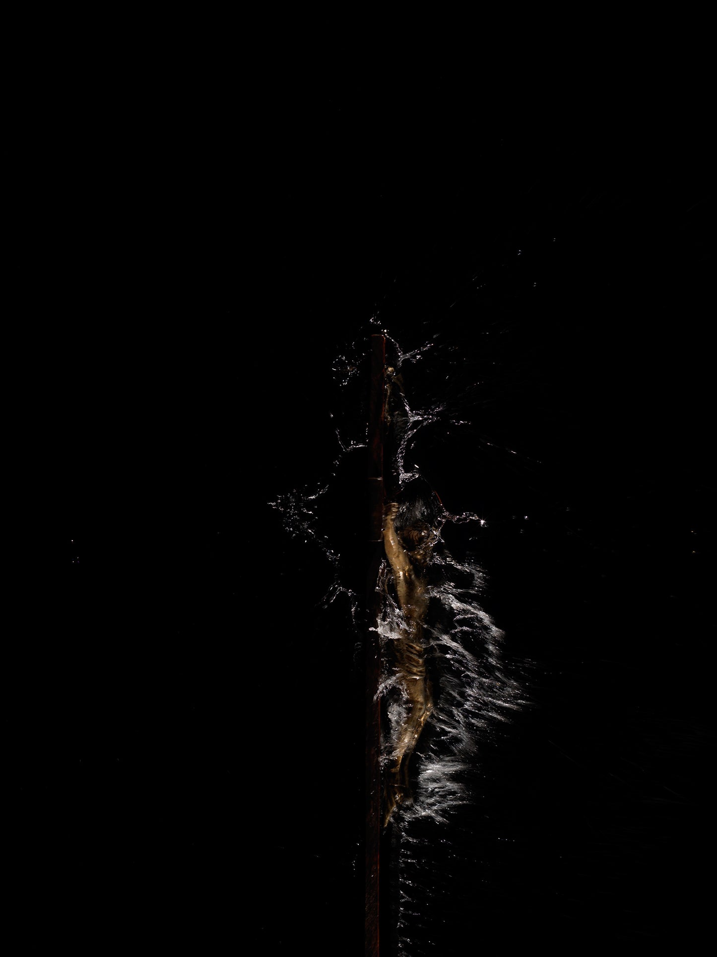 Underwater crucifixion splash resting with crown like splash and clear light